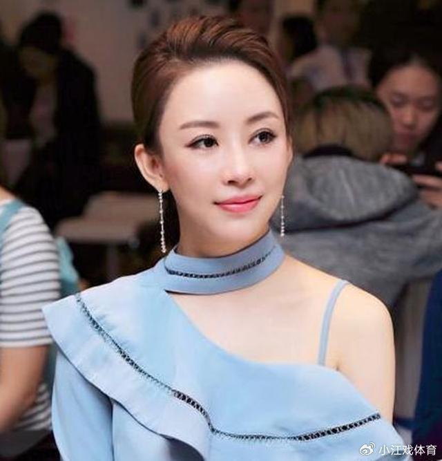 恭喜上岸，官宣喜讯，潘晓婷上任，亮相新岗位，43岁单身身材高挑