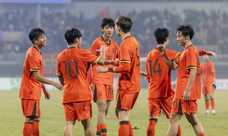 开云体育app-U17国足亚洲杯28人名单：邝兆镭领衔！留洋5将入选，泰山足校6人