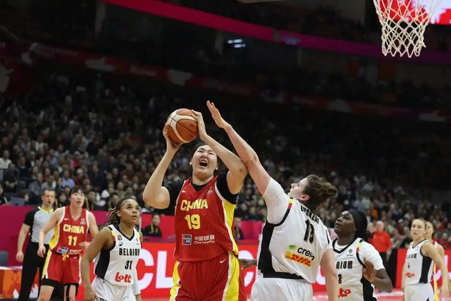 开云电子-张子宇两双孤掌难鸣，宫鲁鸣率中国女篮惨败比利时，李梦赢了